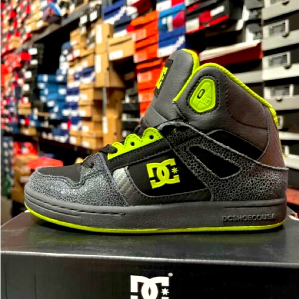 DC Rebound SE 303310A Youth Skater Shoes Size 3 Black Green